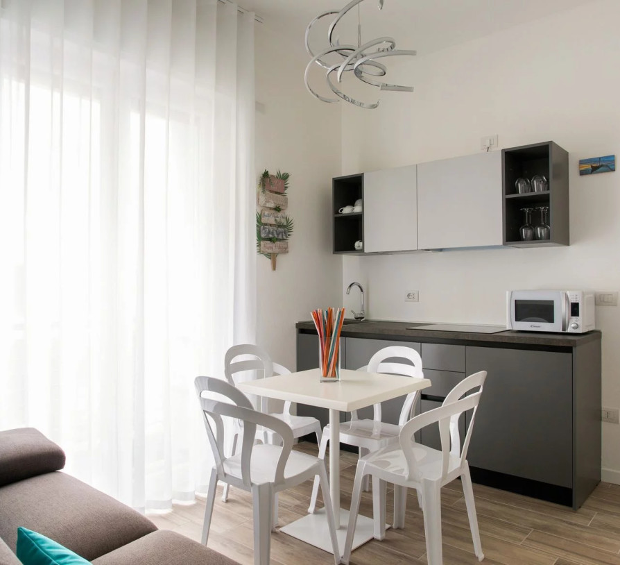 media.slide3_bilocaleconfinestra_appartamentilevelecervia