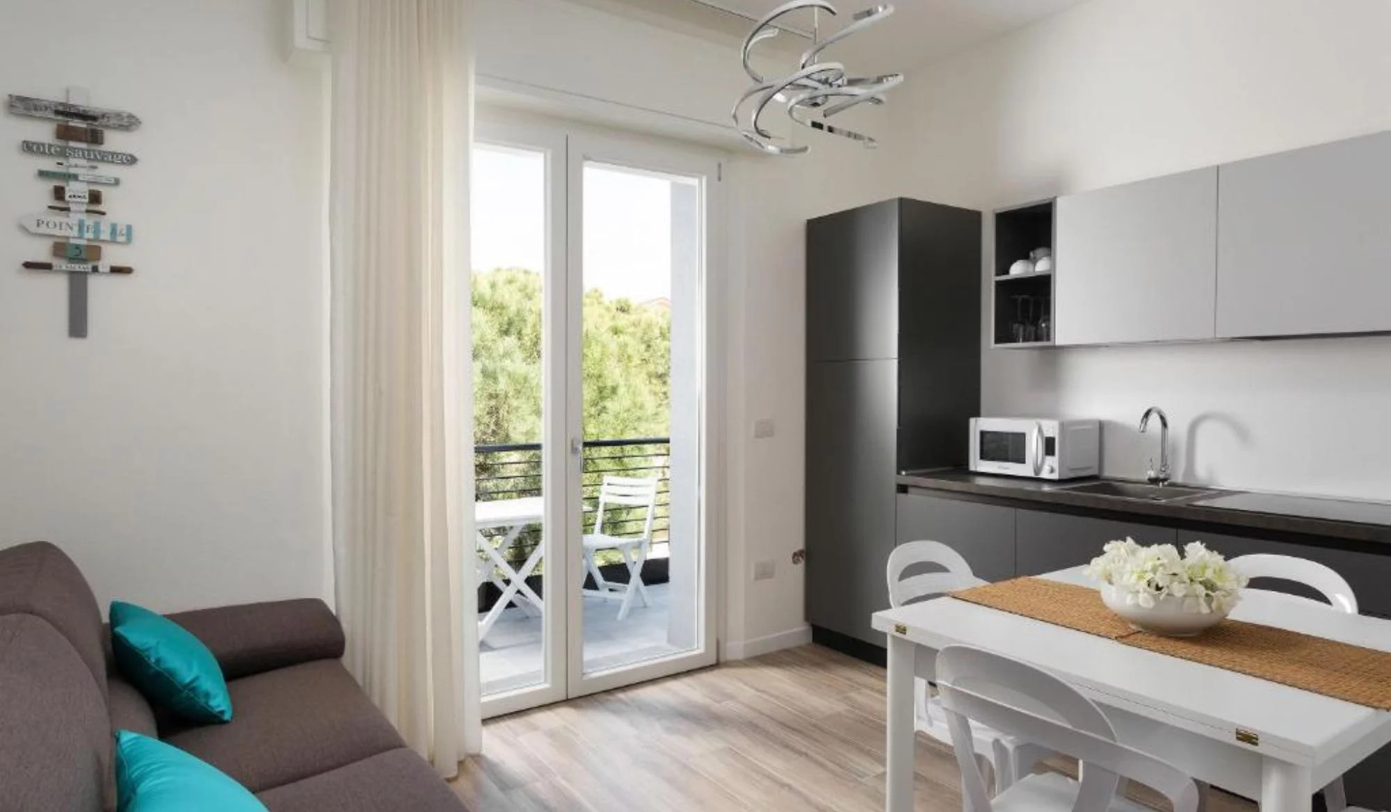 media.slide3_bilocaleconbalcone_appartamentilevelecervia