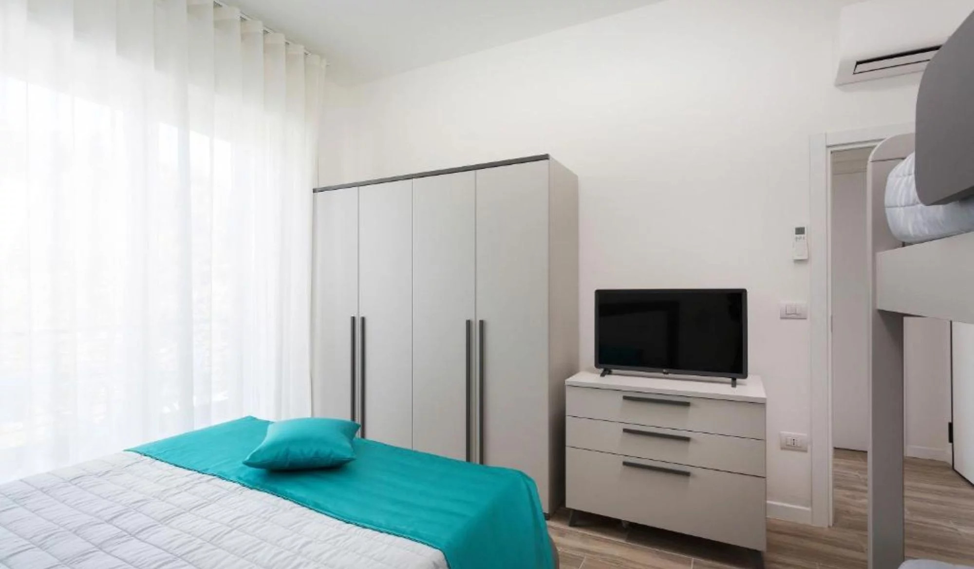 media.slide1_bilocaleconbalcone_appartamentilevelecervia